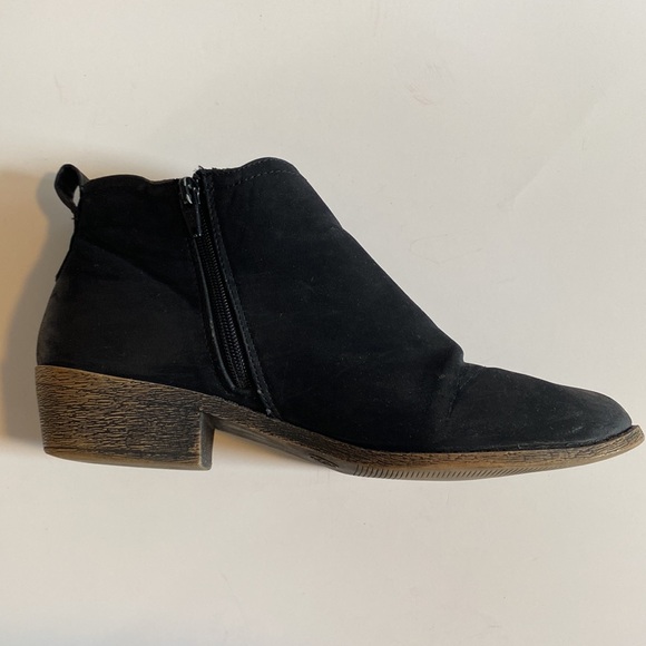 MERONA BLACK ANKLE BOOTIES - Picture 9 of 11